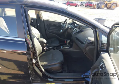 2014 Ford Fiesta Titanium z USA, uszkodzony, nr VIN 3FADP4FJ5EM227358